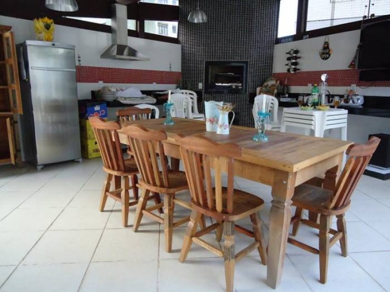 Conjunto mesa e cadeiras de Demolição