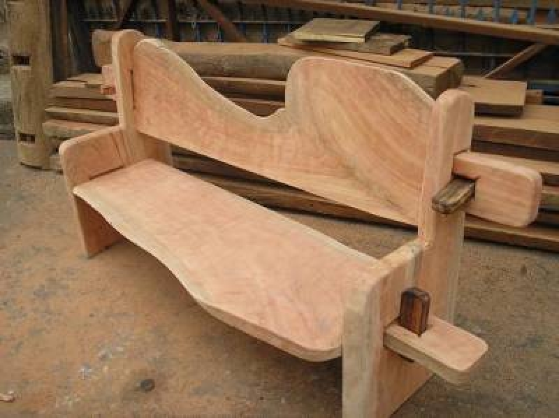 Sofá madeira eucalipto tam 1,80