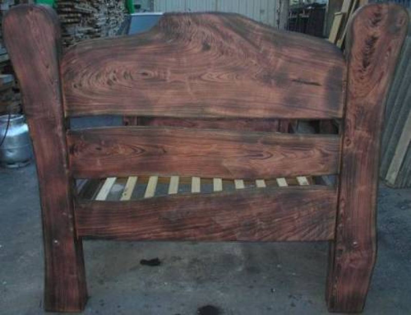 Cama em madeira eucalipto