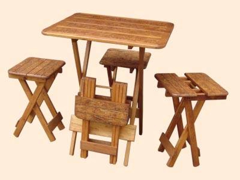 Conjunto de mesas e bancos dobráveis