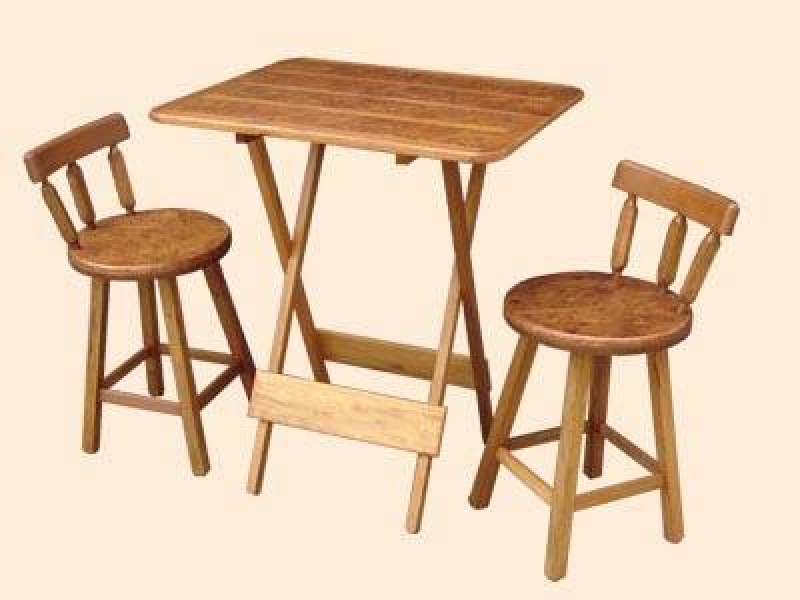 Mesa com dois bancos com encosto