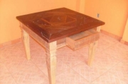 Mesa com gaveta