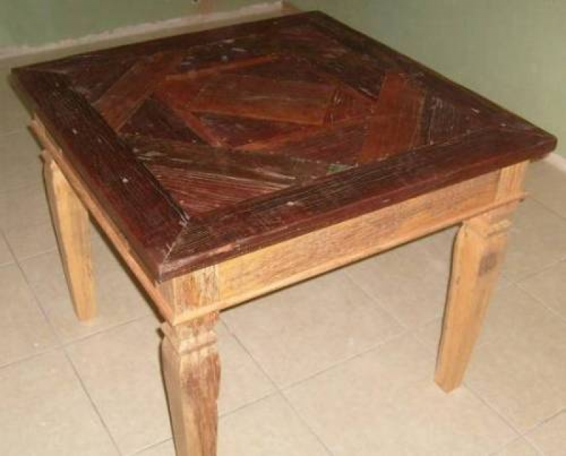 Mesa em madeira de demolição