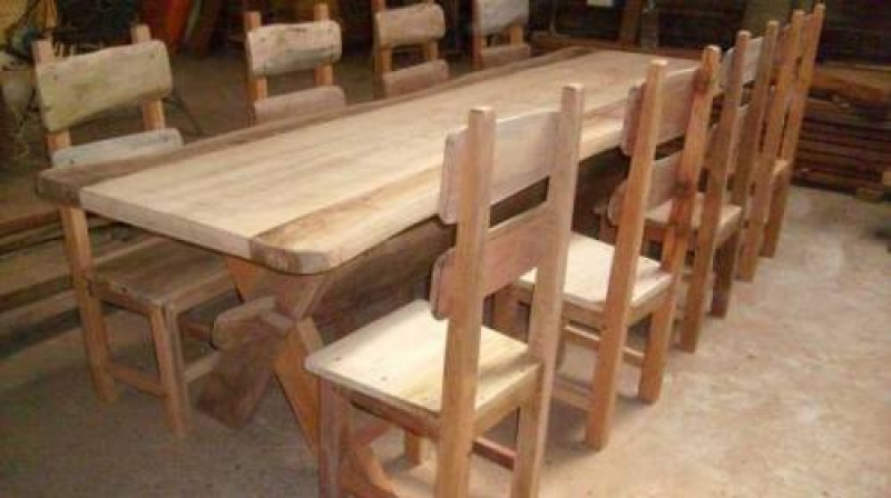 Conjunto mesa com 8 cadeiras