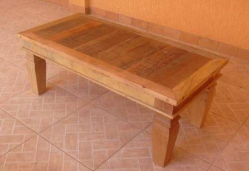 Mesa em madeira de demolição